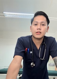 Addie - Male escort in Singapore Photo 3 of 8