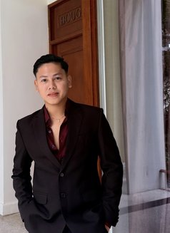 Addie - Male escort in Singapore Photo 6 of 8