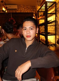 Addie - Male escort in Singapore Photo 5 of 8