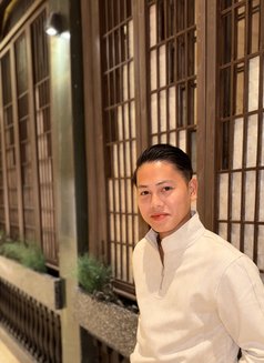 Addie - Male escort in Singapore Photo 4 of 8
