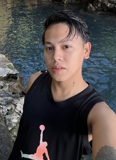 Addie - Male escort in Singapore Photo 7 of 8