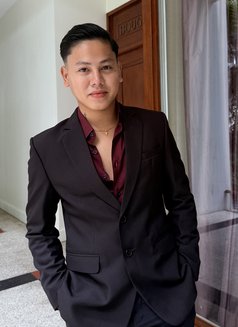 Addie - Male escort in Singapore Photo 8 of 8