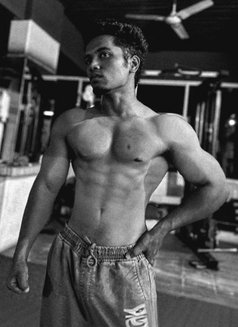 Addy - Acompañantes masculino in Pune Photo 1 of 2
