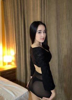 Adel19y, Hot Young Beauty - puta in Dubai Photo 2 of 5