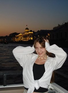 Adela - escort in Dubai Photo 4 of 9