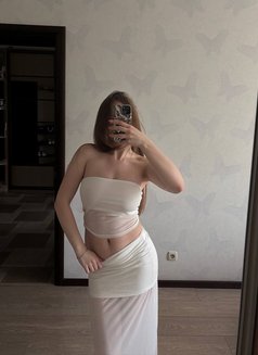 Adela - escort in Dubai Photo 8 of 9