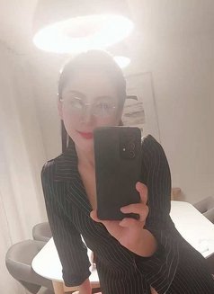Adele - escort in Cairo Photo 1 of 4