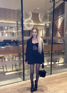 Adelia - Transsexual escort in Dubai Photo 4 of 5