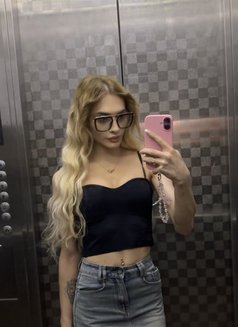 Adelia - Transsexual escort in Dubai Photo 6 of 7