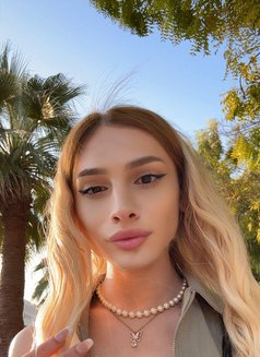 Adelia - Transsexual escort in Dubai Photo 7 of 7