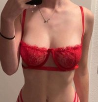 Karolll - escort in Paris