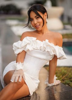 Adelin tantric masseuse in Dubai - puta in Dubai Photo 8 of 9