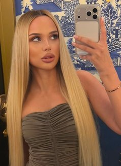 Adelina - escort in Dubai Photo 4 of 6