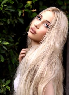 Adelina - puta in Dubai Photo 4 of 6
