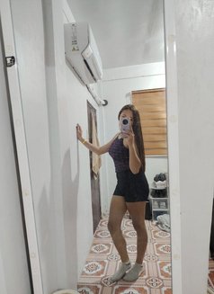 Adelyn - puta in Makati City Photo 6 of 6