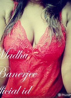 ⚜𝘔adhu⚜Bengali🥂Housewife🥂LiveCam Show - escort in New Delhi Photo 10 of 15