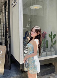 Adinda - puta in Jakarta Photo 1 of 2