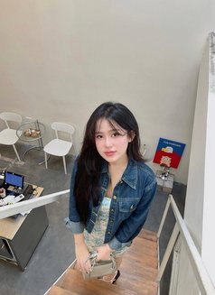 Adinda - puta in Jakarta Photo 2 of 2