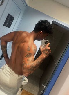 Adit Massage - Acompañantes masculino in Bali Photo 1 of 4