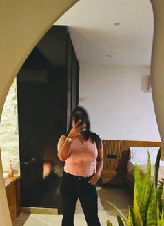 Aditi Anal Queen ‍M.R Topper - puta in New Delhi Photo 10 of 13