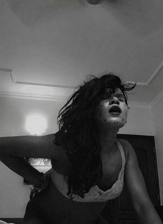 Aditi Chaudhary - Acompañantes transexual in New Delhi Photo 5 of 6