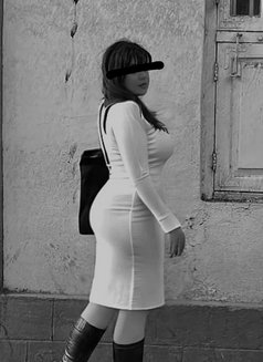 Aditi Companion - puta in Mumbai Photo 1 of 3