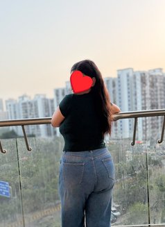 Aditi - escort in Noida Photo 3 of 6