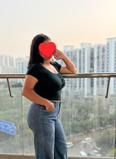 Aditi - escort in Noida Photo 2 of 6