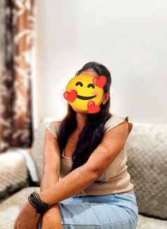 Aditi Jonh - puta in Gurgaon Photo 3 of 8