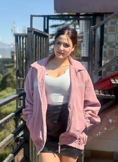 Aditi Khanna - puta in Dubai Photo 1 of 4