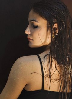 Aditi Khanna - puta in Dubai Photo 2 of 4