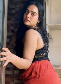 Aditi Sharma - puta in Sharjah Photo 3 of 4