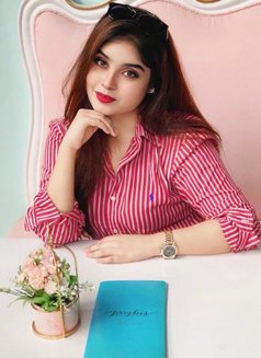 Aditi Singh - puta in Sharjah Photo 2 of 3