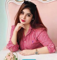Aditi Singh - puta in Sharjah