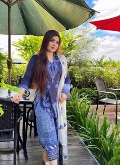 Aditi Singh - puta in Sharjah Photo 3 of 3