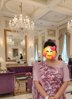 Aditi Anal Queen ‍M.R Topper - puta in New Delhi Photo 7 of 8
