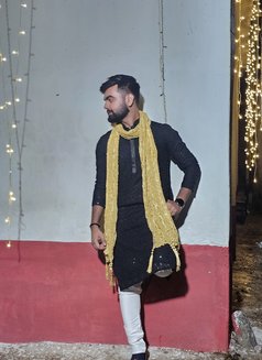 Adix - Acompañantes masculino in New Delhi Photo 3 of 3