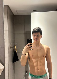 Adnan Heat - Male escort in Riyadh Photo 1 of 6