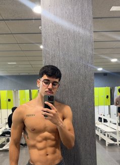 Adnan Heat - Male escort in Riyadh Photo 2 of 6