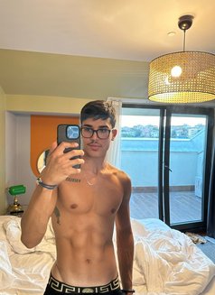 Adnan Heat - Male escort in Riyadh Photo 3 of 6