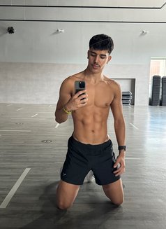 Adnan Heat - Male escort in Riyadh Photo 5 of 6