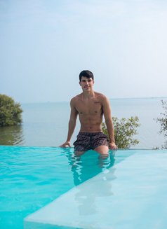 Adnan Heat - Male escort in Riyadh Photo 6 of 6