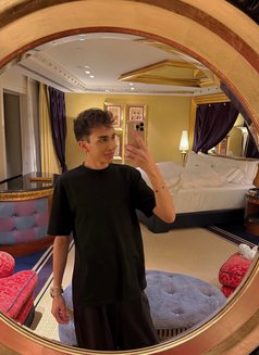 Adonis - Acompañantes masculino in Dubai Photo 10 of 11