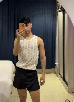 Adool - Acompañantes masculino in Riyadh Photo 9 of 12