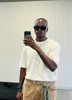 Adrian Carter - Male escort in Cape Town Photo 1 of 11