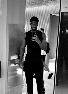 Adrian - Male escort in Dubai Photo 5 of 10