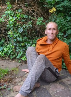 Adrian Hollywood - Male escort in Eastbourne Photo 4 of 6