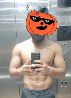 Adrian Leo - Male escort in Dubai Photo 2 of 4