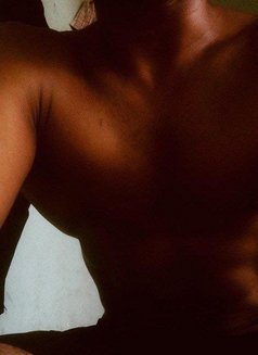 Adrian Leo - Male escort in Dubai Photo 4 of 4