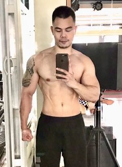 AdrianMuscular /Camshowmeetup - Male escort in Manila Photo 5 of 5